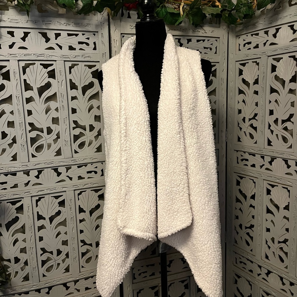 KNAPP STUDIO ULTIMATE WHITE SOFT COMFY FAUX SHERPA SLEEVELESS CARDIGAN VEST